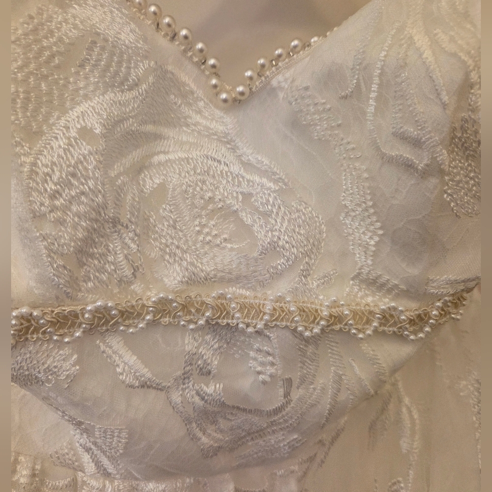 WEDDING DRESS - Picture 2 of 8
